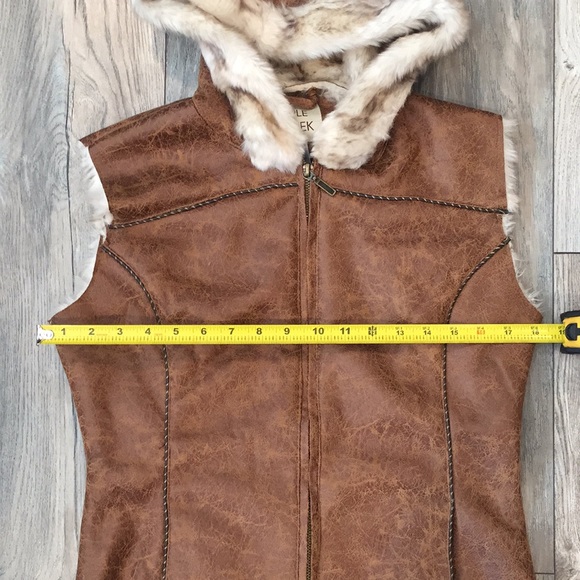 Cripple Creek Faux Fur Vest - Picture 5 of 9